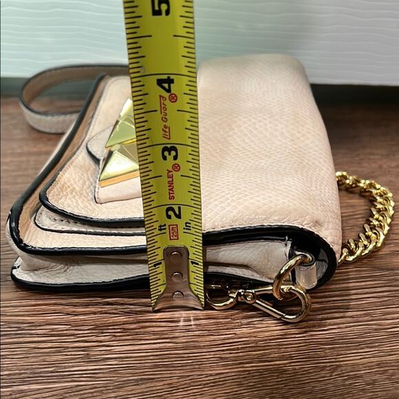 Elegant Linea Pelle Cream and Gold Chain Crossbody Bag - Picture 5 of 14